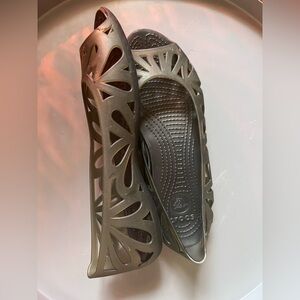 CROCS Women's Metallic Silver Loafers